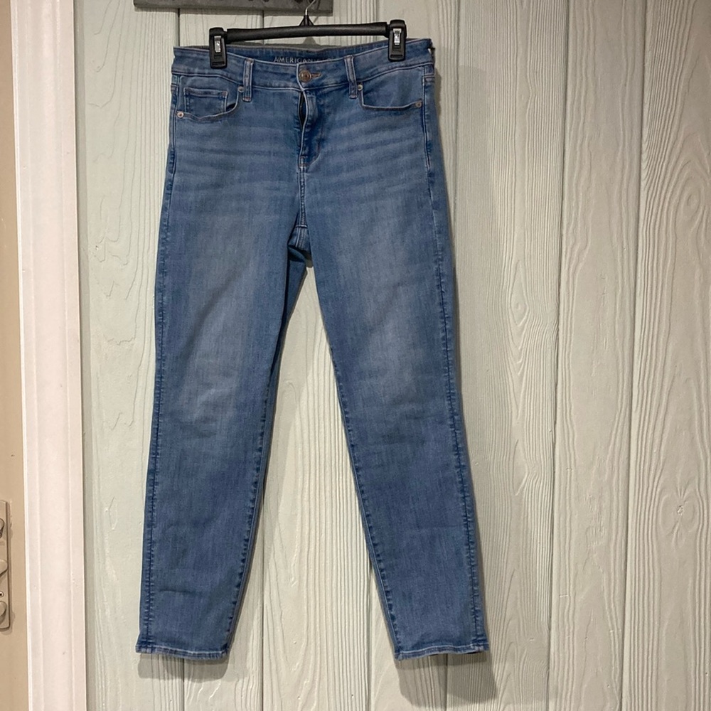 American Eagle women’s jeans